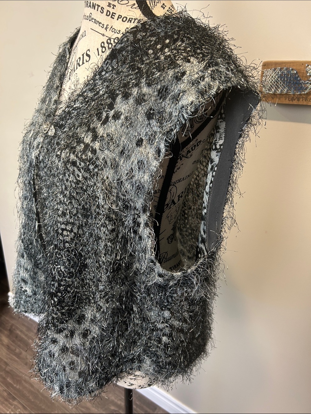 Vintage Hiroko Shaggy Eyelash Knit Vest Black Grey Textured Canada Large - Picture 4 of 11